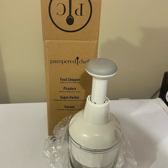 Pampered Chef Push Function Food Chopper #2585 White Kitchen Gadgets Tear free - Picture 5 of 6